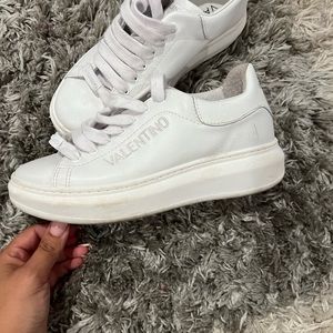 Woman's Valentino sneakers